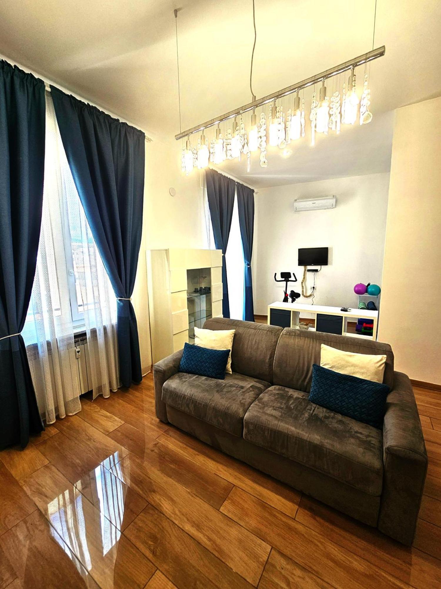Genoa Lux Apartments With Parking Exterior photo